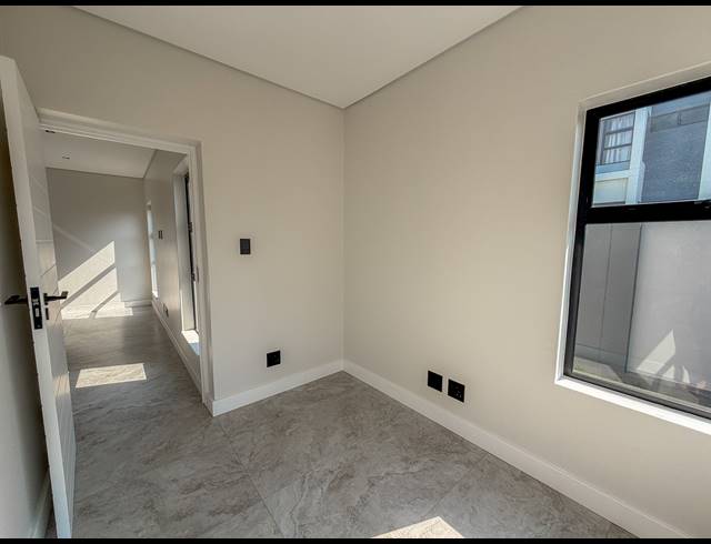 4 BEDROOM FREESTANDING FOR SALE IN FOUNTAINBROOK ESTATE